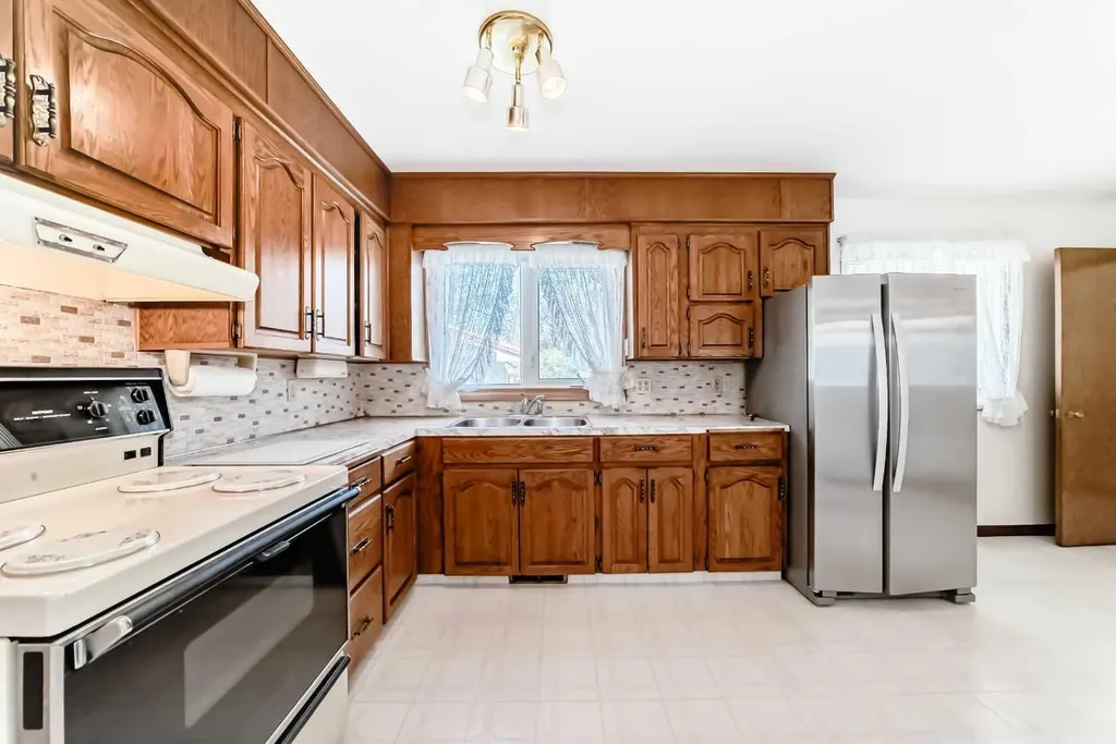 54 Fullerton Road SE Calgary AB T2H 1E5