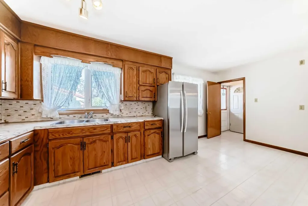 54 Fullerton Road SE Calgary AB T2H 1E5