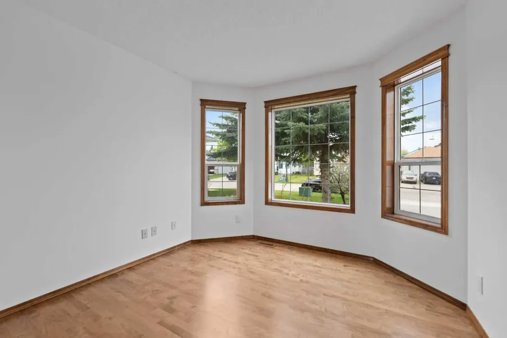 410 Long Beach Landing Chestermere AB T1X 1E6