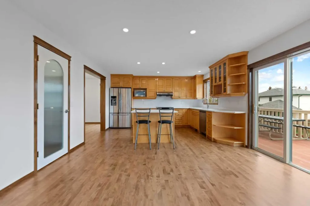410 Long Beach Landing Chestermere AB T1X 1E6