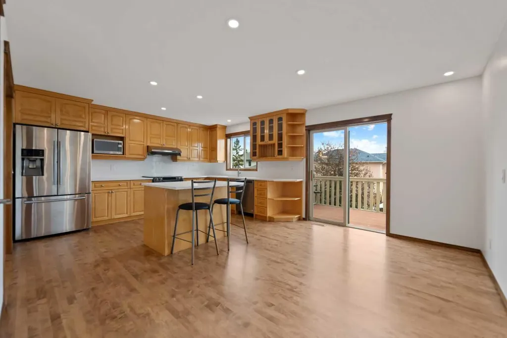 410 Long Beach Landing Chestermere AB T1X 1E6