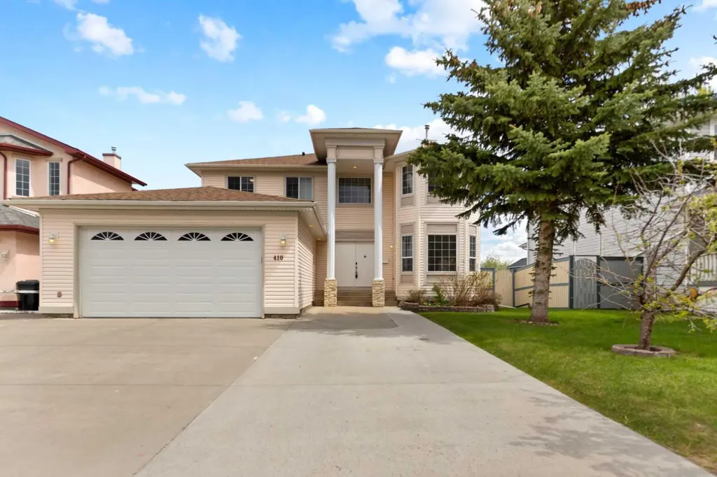 410 Long Beach Landing Chestermere AB T1X 1E6