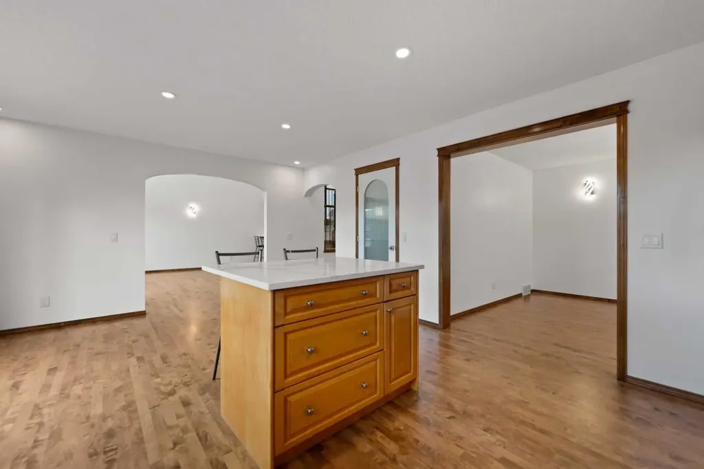 410 Long Beach Landing Chestermere AB T1X 1E6