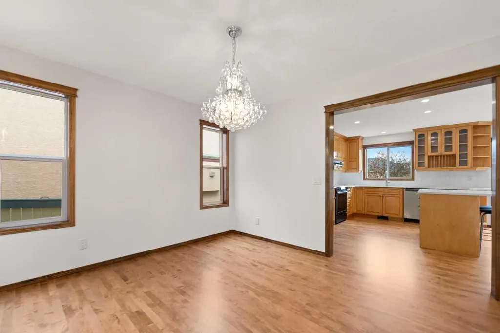 410 Long Beach Landing Chestermere AB T1X 1E6