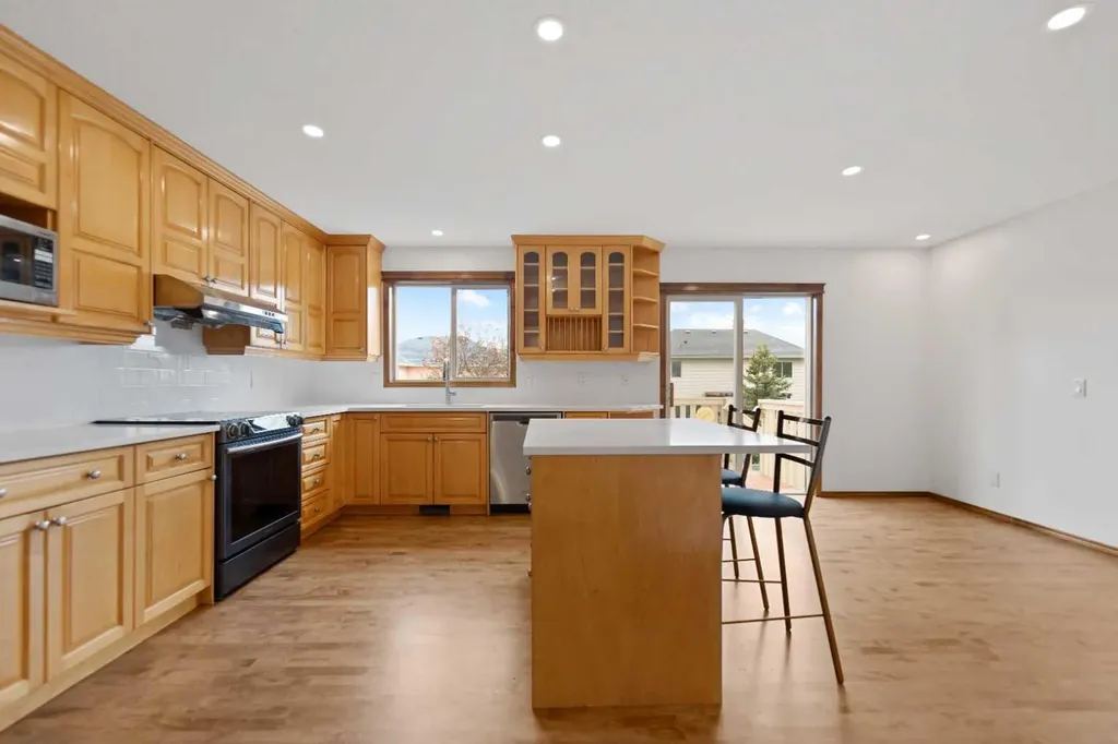 410 Long Beach Landing Chestermere AB T1X 1E6