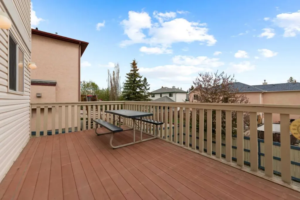 410 Long Beach Landing Chestermere AB T1X 1E6
