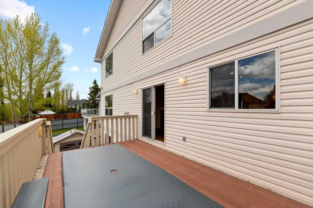 410 Long Beach Landing Chestermere AB T1X 1E6