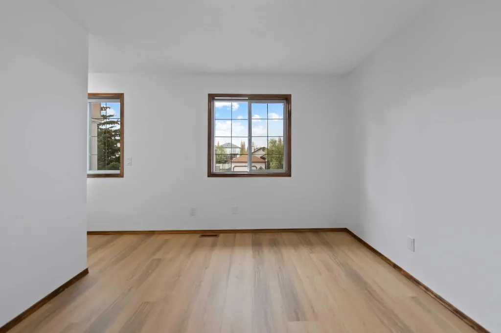 410 Long Beach Landing Chestermere AB T1X 1E6