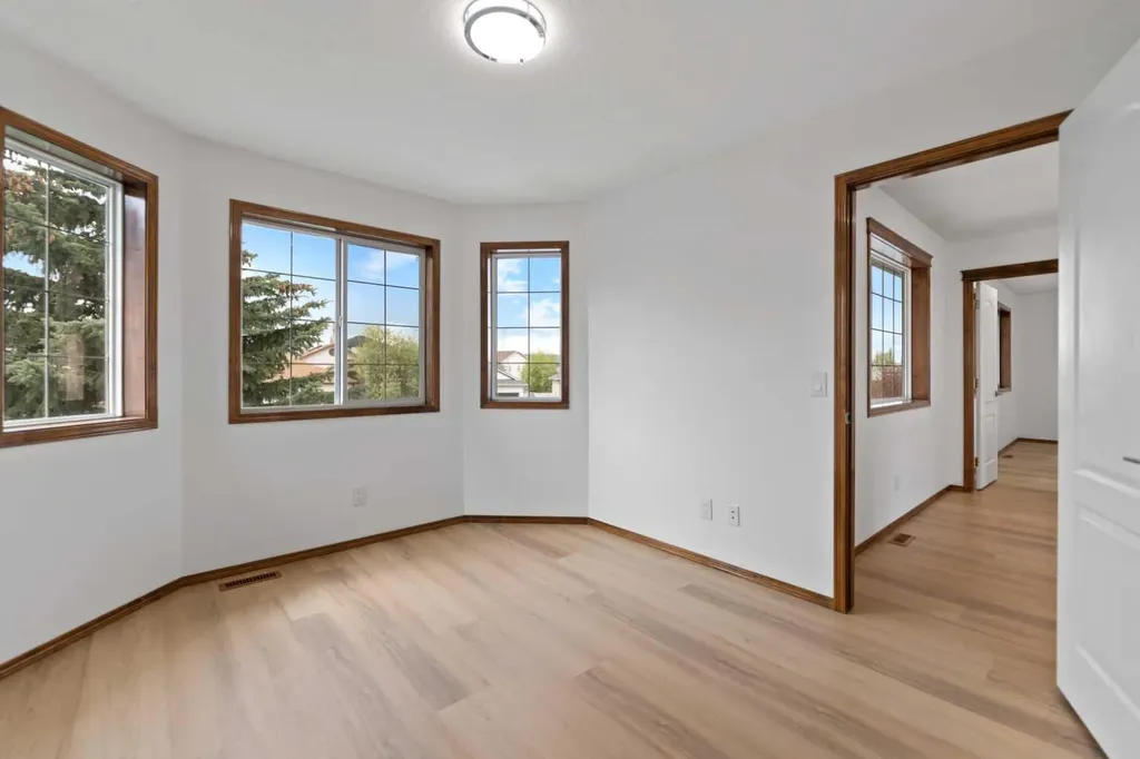 410 Long Beach Landing Chestermere AB T1X 1E6