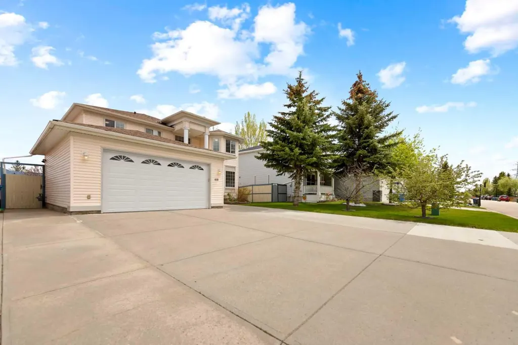 410 Long Beach Landing Chestermere AB T1X 1E6