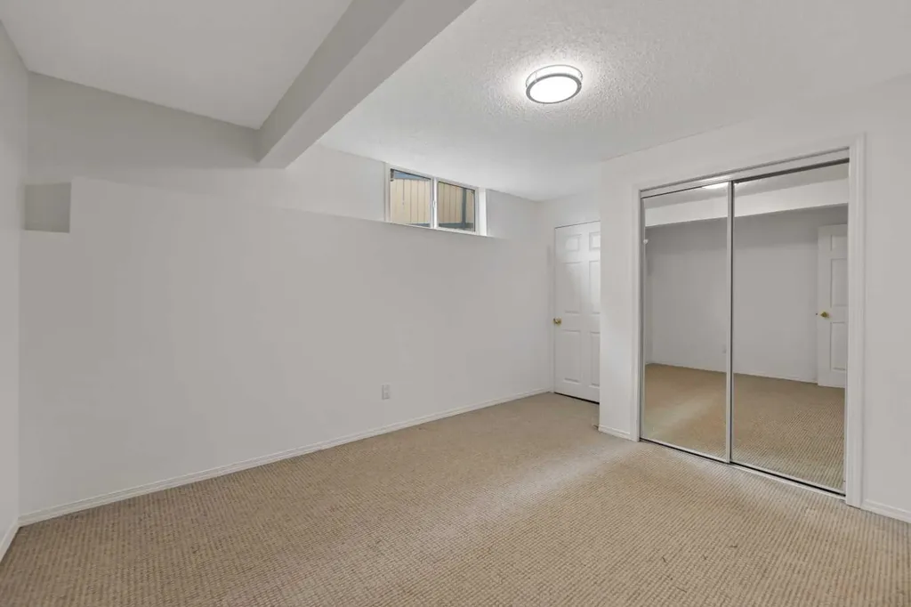 410 Long Beach Landing Chestermere AB T1X 1E6