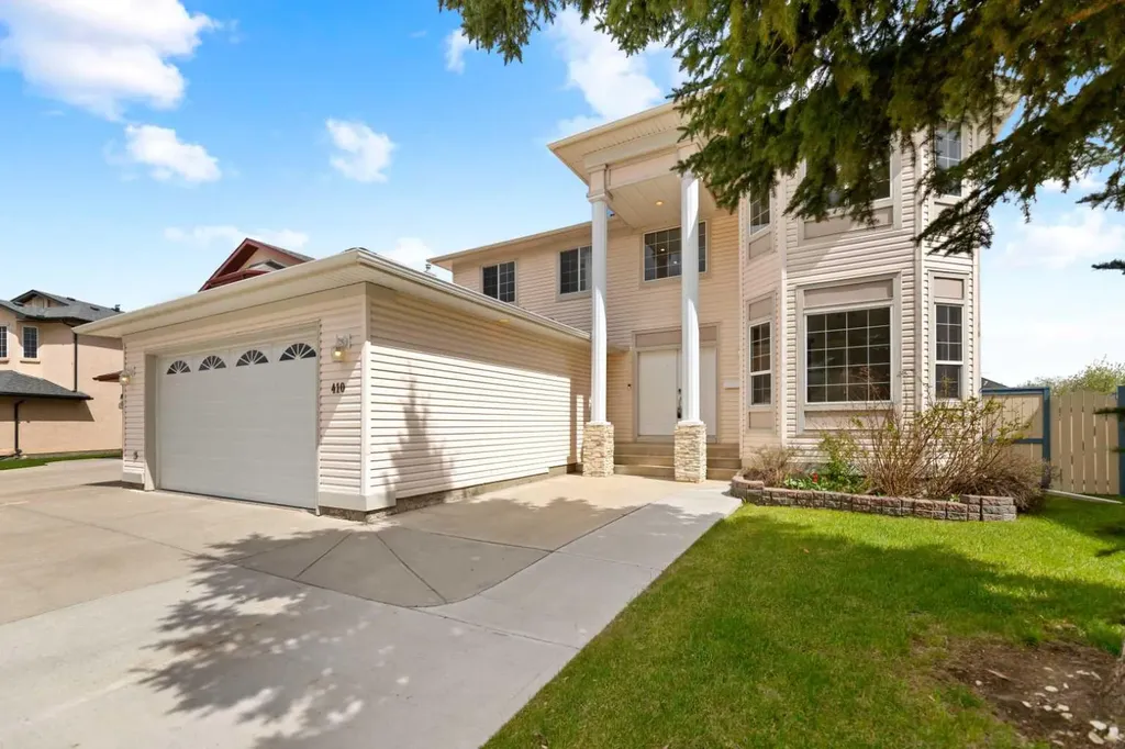410 Long Beach Landing Chestermere AB T1X 1E6