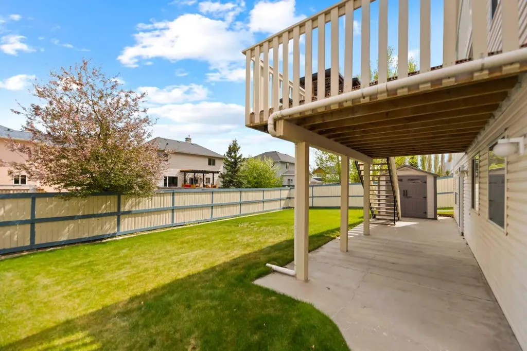 410 Long Beach Landing Chestermere AB T1X 1E6