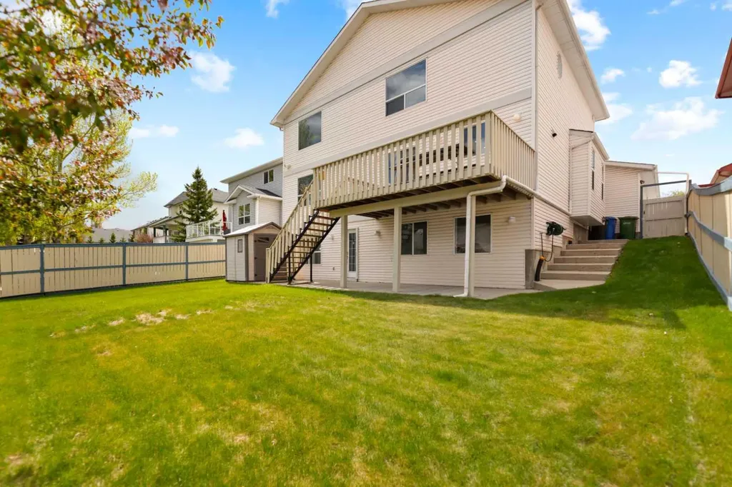 410 Long Beach Landing Chestermere AB T1X 1E6