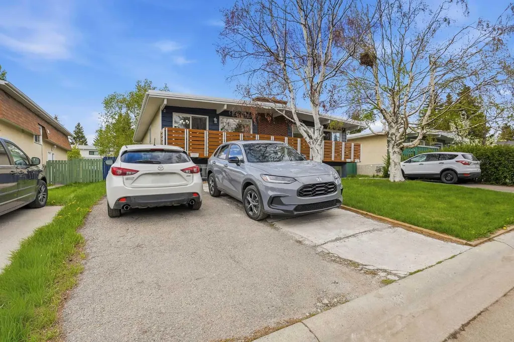5407 Dalrymple Crescent NW Calgary AB T3A 1R2