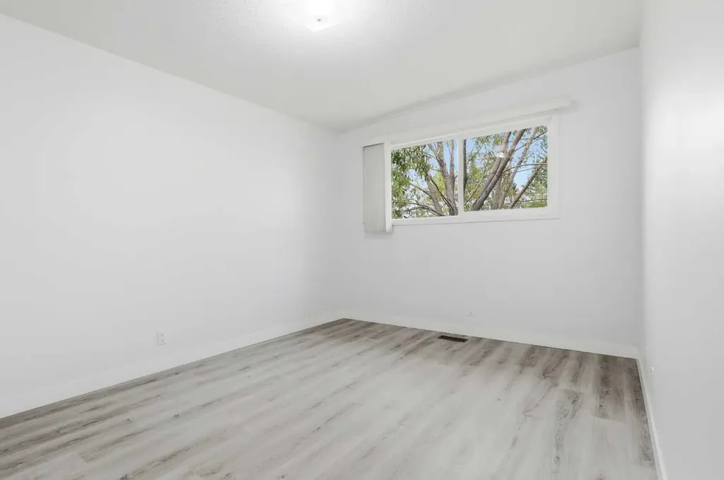 5407 Dalrymple Crescent NW Calgary AB T3A 1R2