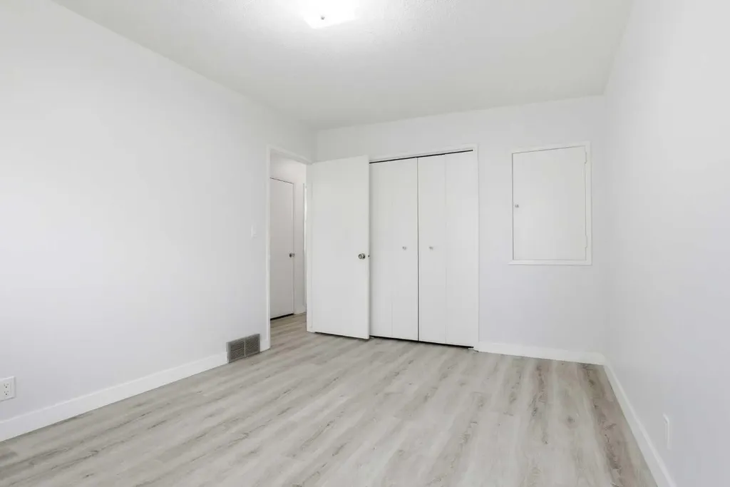 5407 Dalrymple Crescent NW Calgary AB T3A 1R2