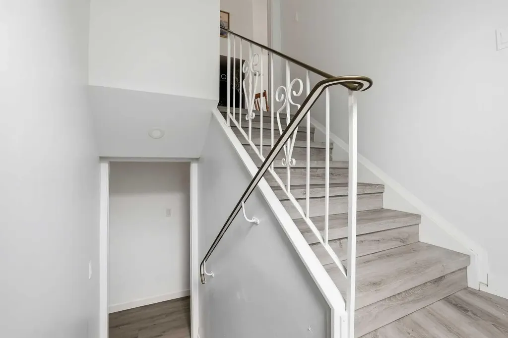 5407 Dalrymple Crescent NW Calgary AB T3A 1R2