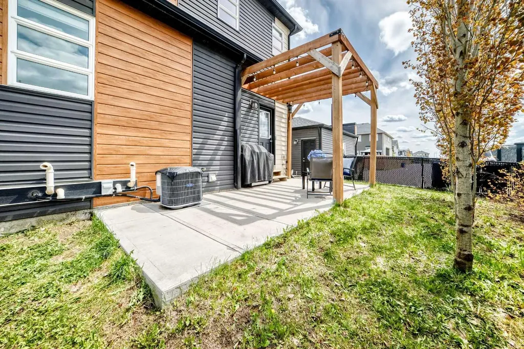 301 Midtown Gate SW Airdrie AB T4B 4C9