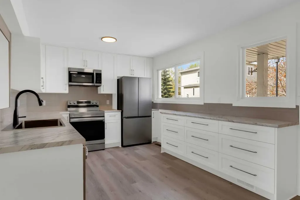 524 Killarney Glen Court SW Calgary AB T3E 7H4