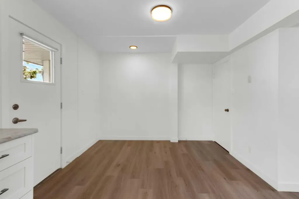 524 Killarney Glen Court SW Calgary AB T3E 7H4