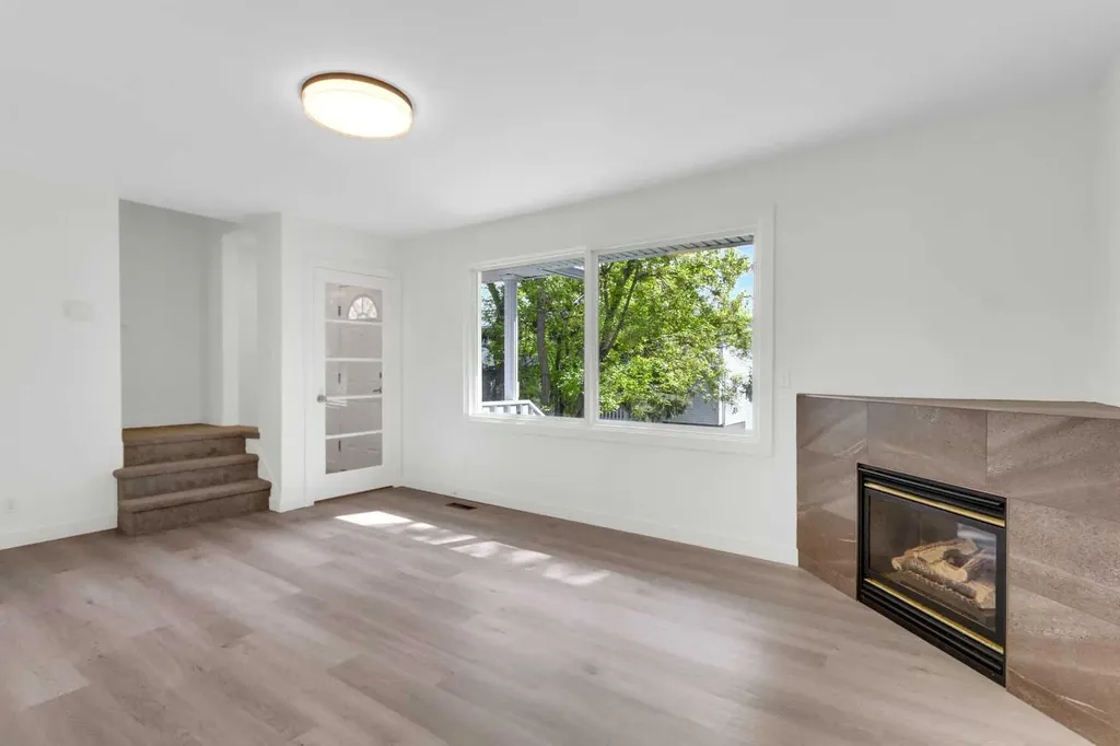 524 Killarney Glen Court SW Calgary AB T3E 7H4