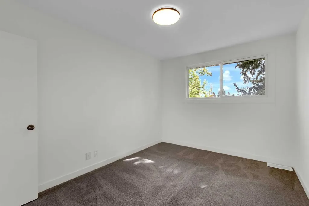 524 Killarney Glen Court SW Calgary AB T3E 7H4