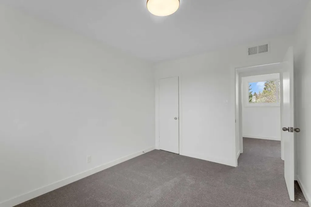 524 Killarney Glen Court SW Calgary AB T3E 7H4