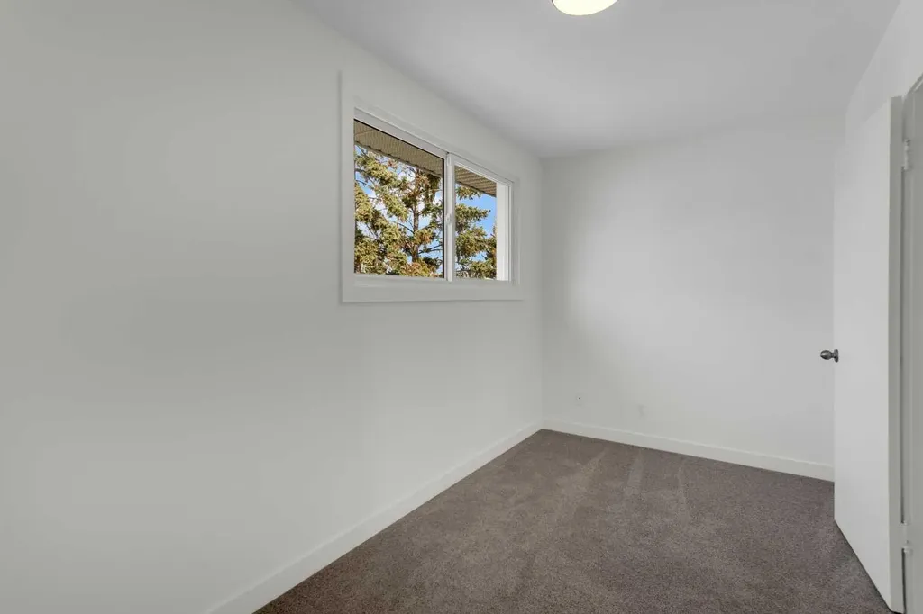 524 Killarney Glen Court SW Calgary AB T3E 7H4
