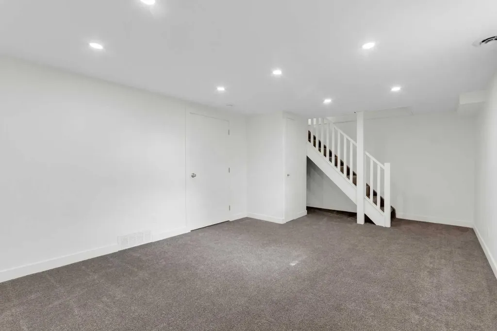 524 Killarney Glen Court SW Calgary AB T3E 7H4