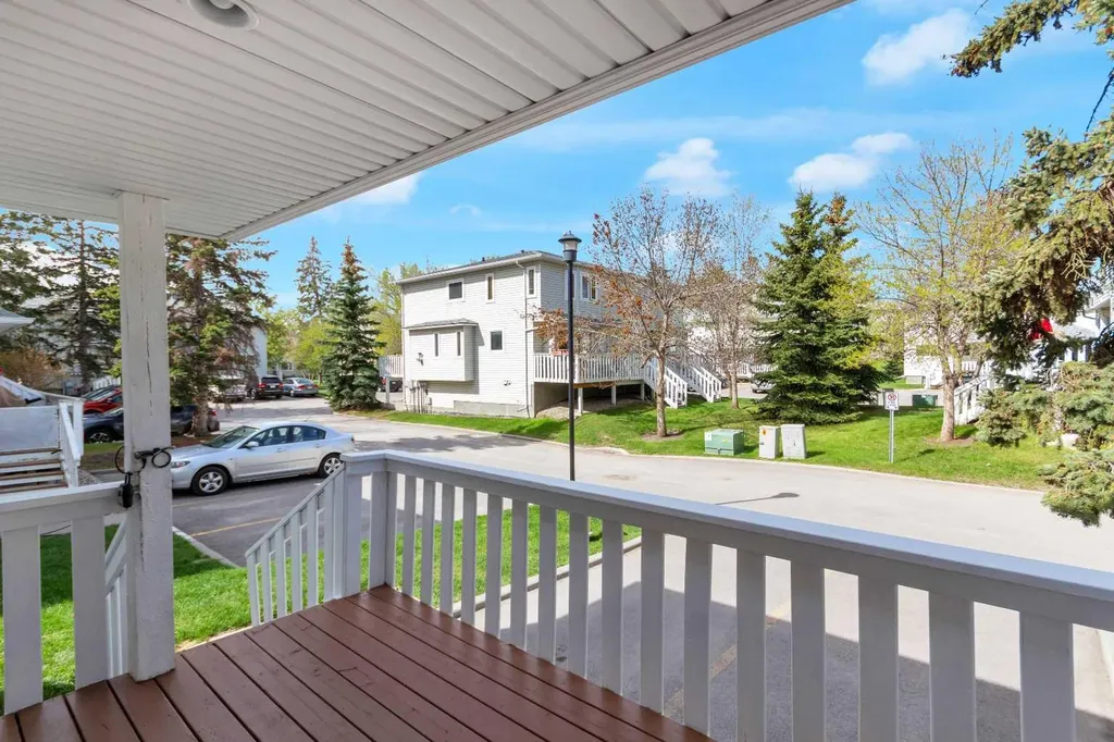 524 Killarney Glen Court SW Calgary AB T3E 7H4