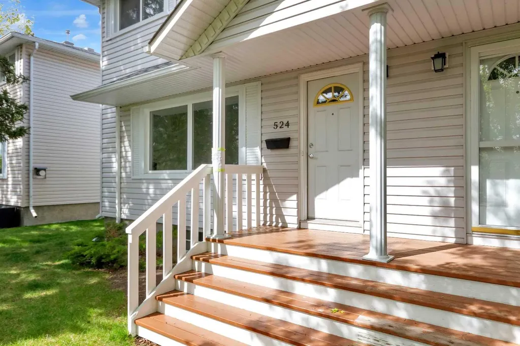 524 Killarney Glen Court SW Calgary AB T3E 7H4