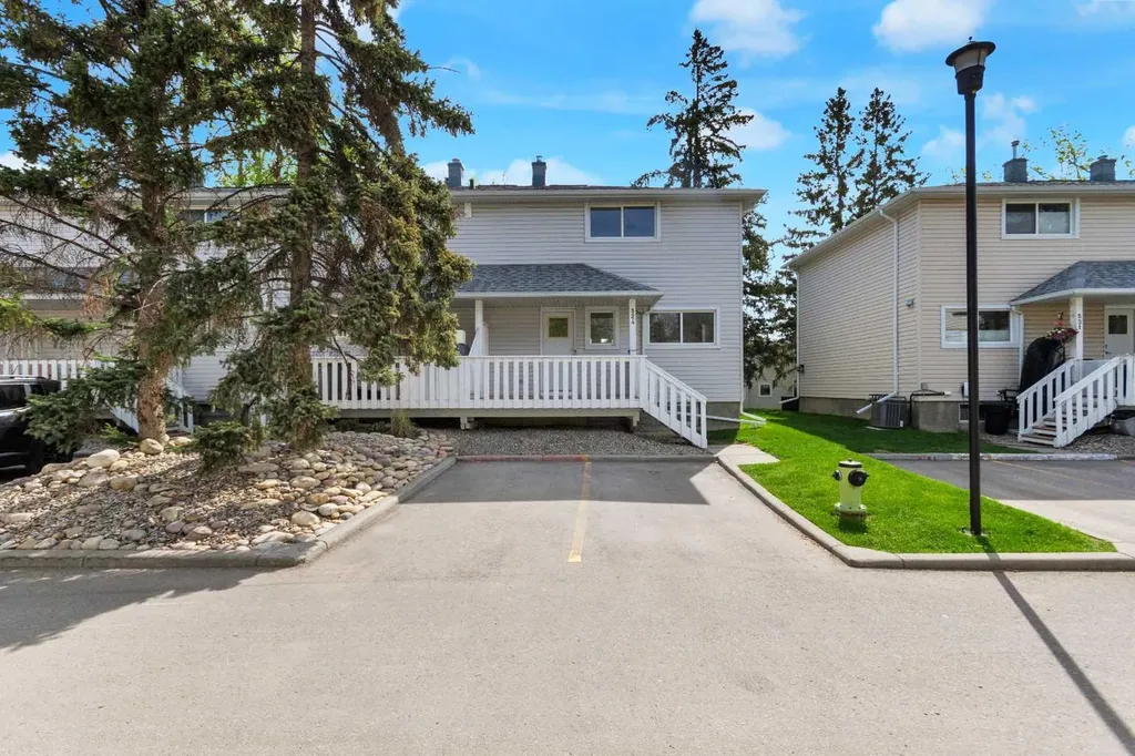 524 Killarney Glen Court SW Calgary AB T3E 7H4