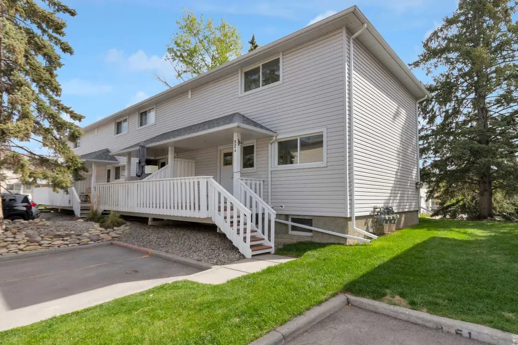 524 Killarney Glen Court SW Calgary AB T3E 7H4