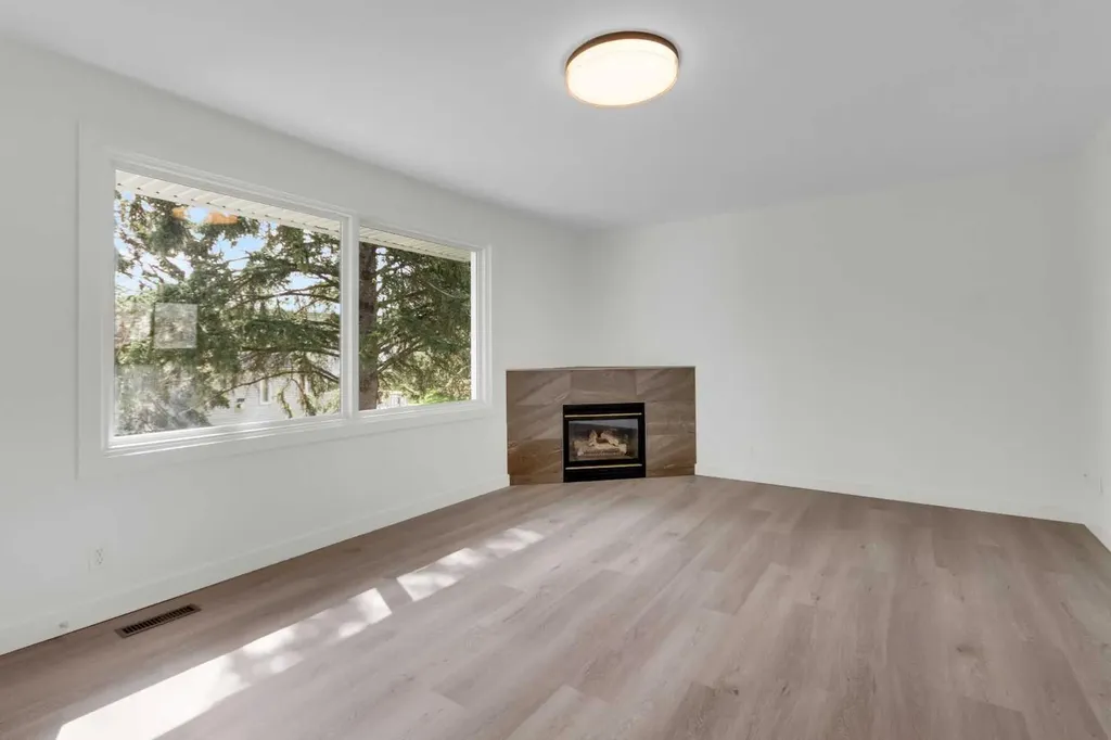 524 Killarney Glen Court SW Calgary AB T3E 7H4