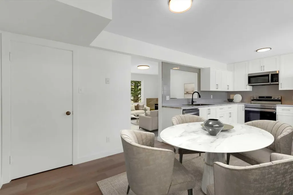 524 Killarney Glen Court SW Calgary AB T3E 7H4