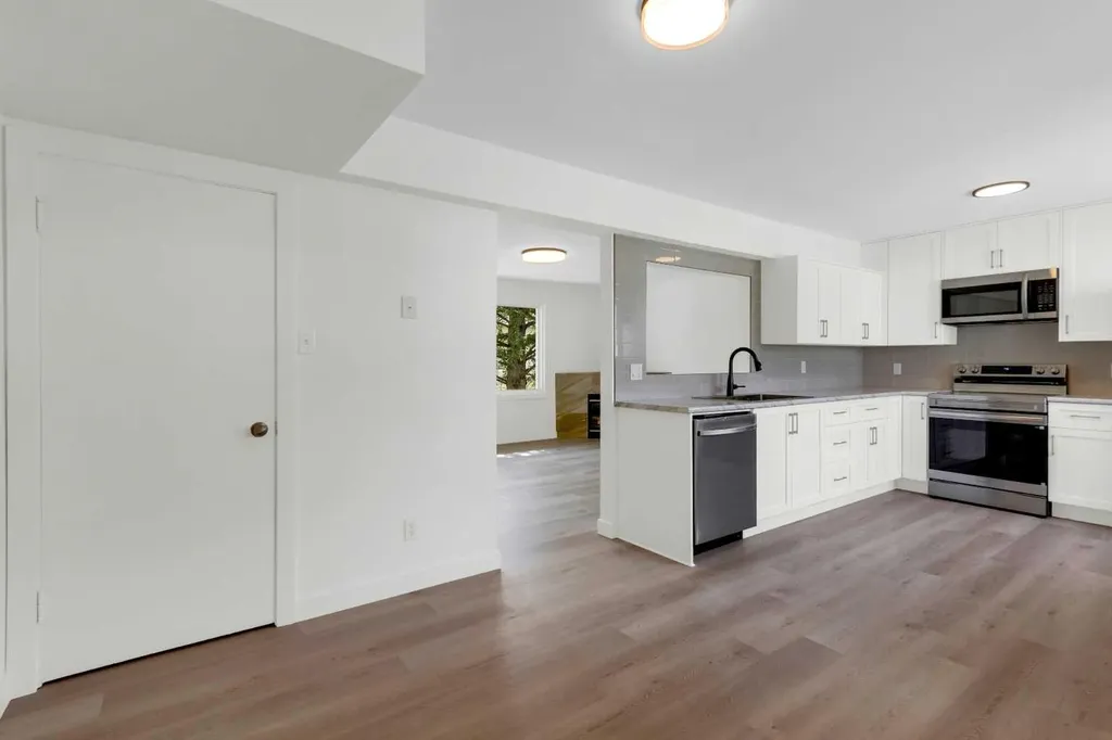 524 Killarney Glen Court SW Calgary AB T3E 7H4