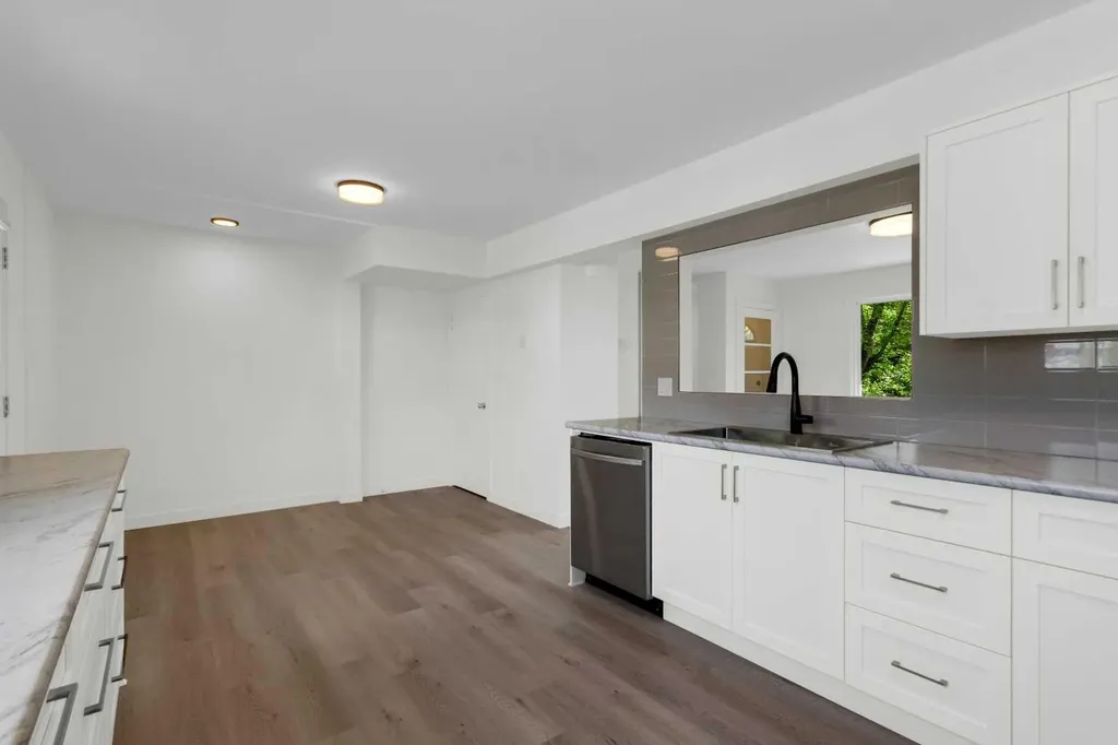 524 Killarney Glen Court SW Calgary AB T3E 7H4