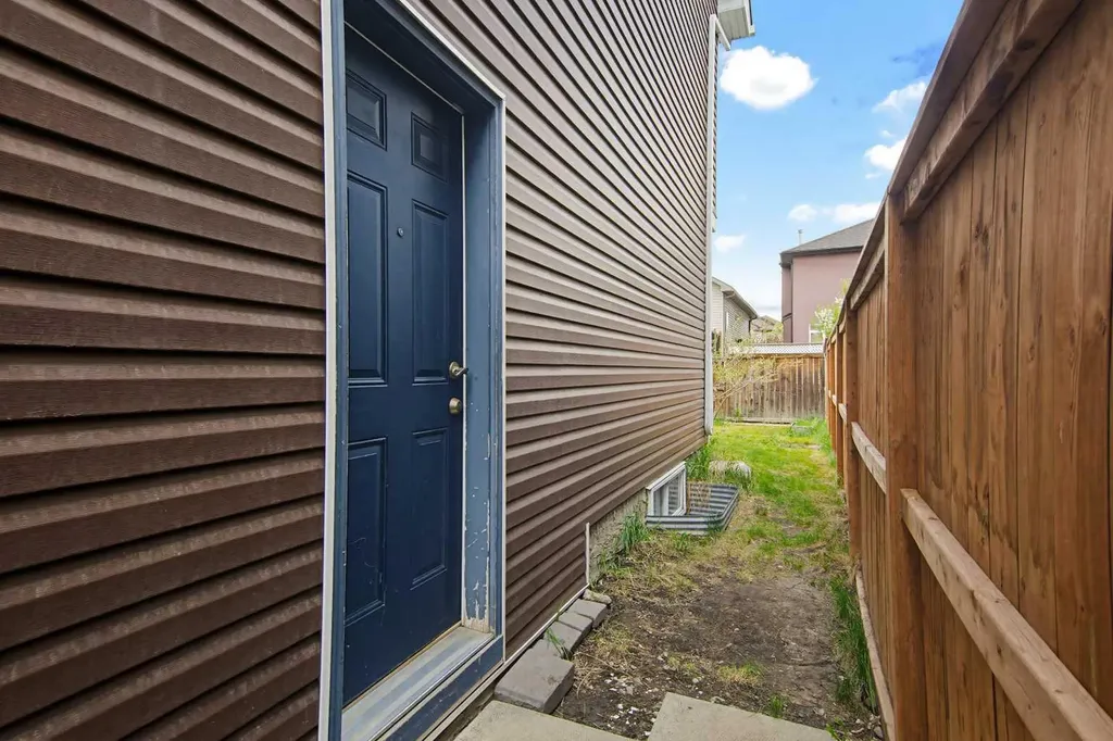 133 Saddlecrest Green NE Calgary AB T3J 5N6