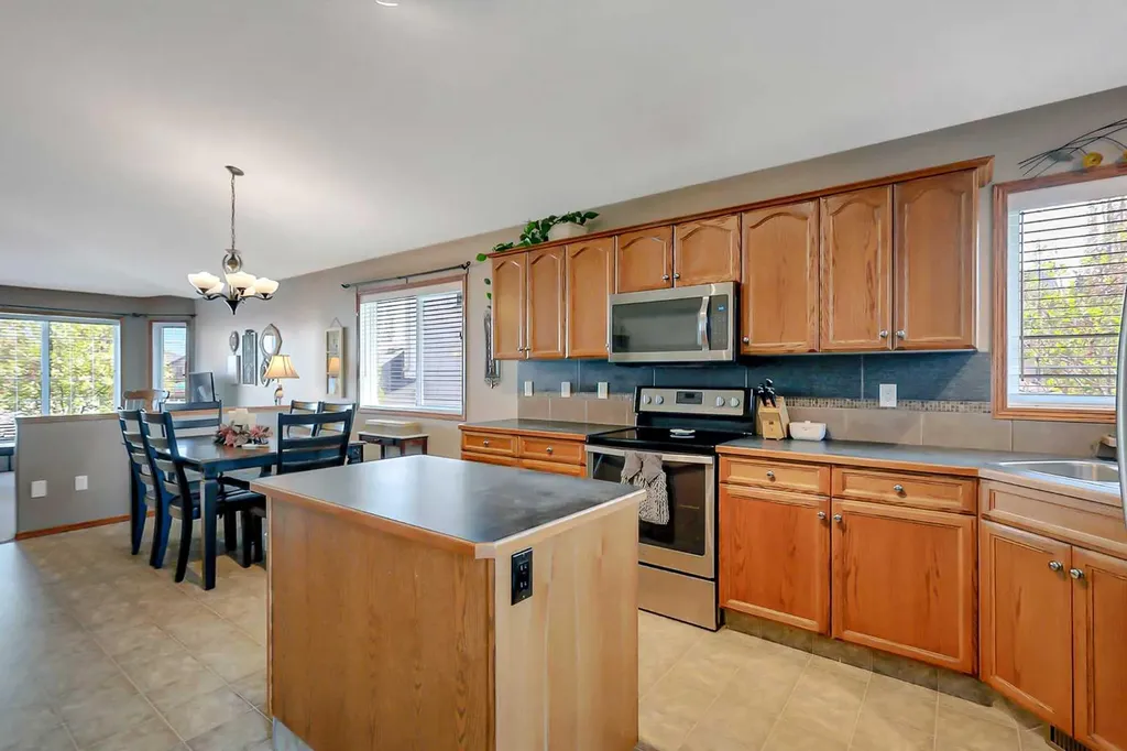 71 Lang Close Red Deer AB T4R2A3