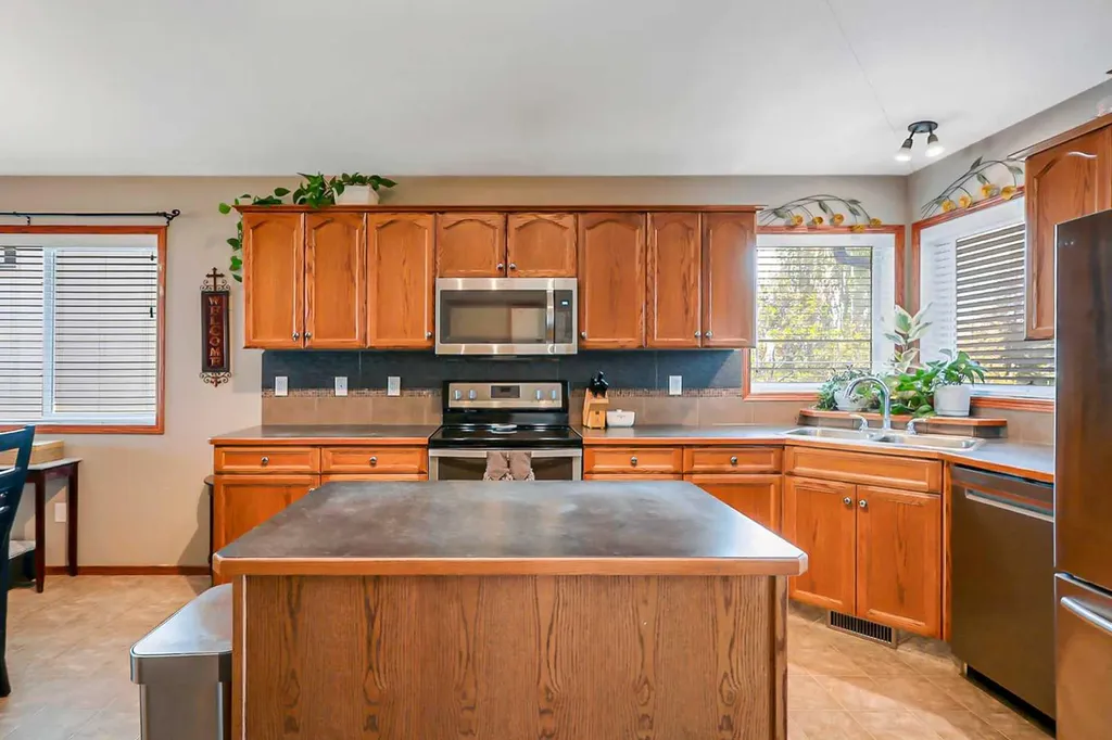 71 Lang Close Red Deer AB T4R2A3