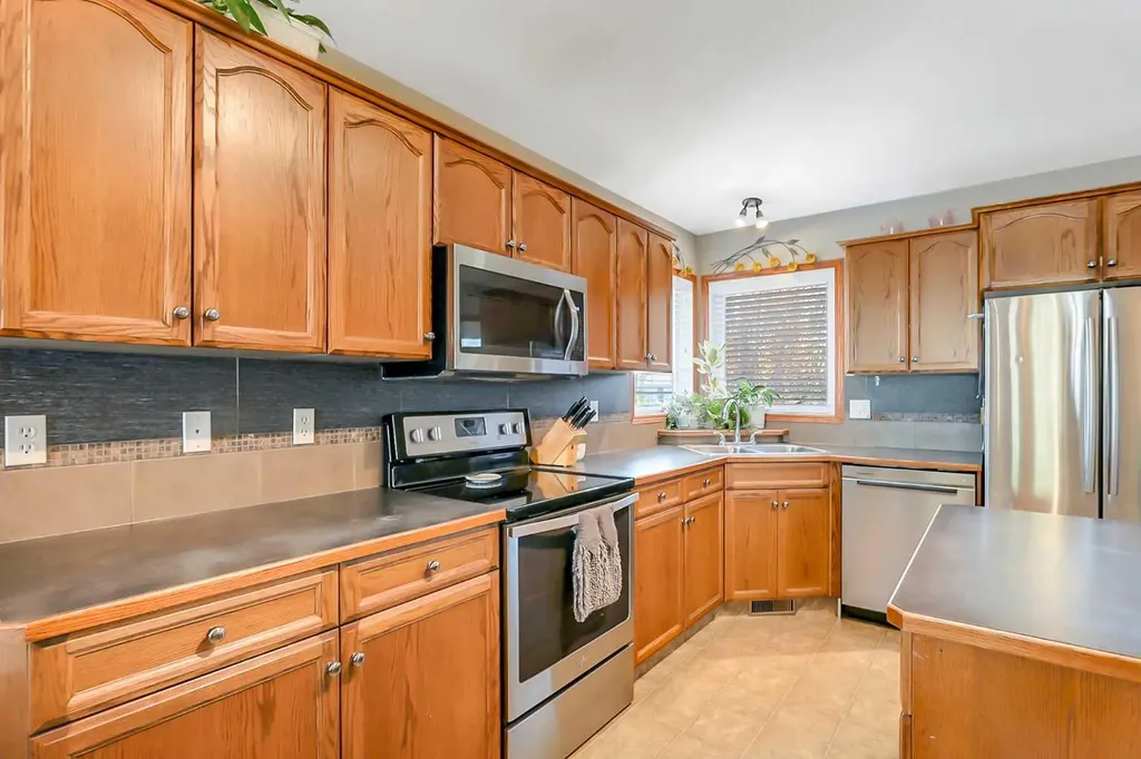 71 Lang Close Red Deer AB T4R2A3