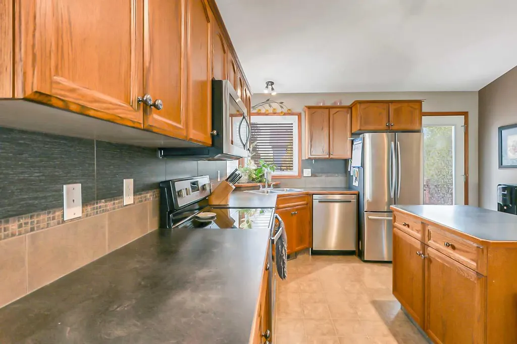 71 Lang Close Red Deer AB T4R2A3