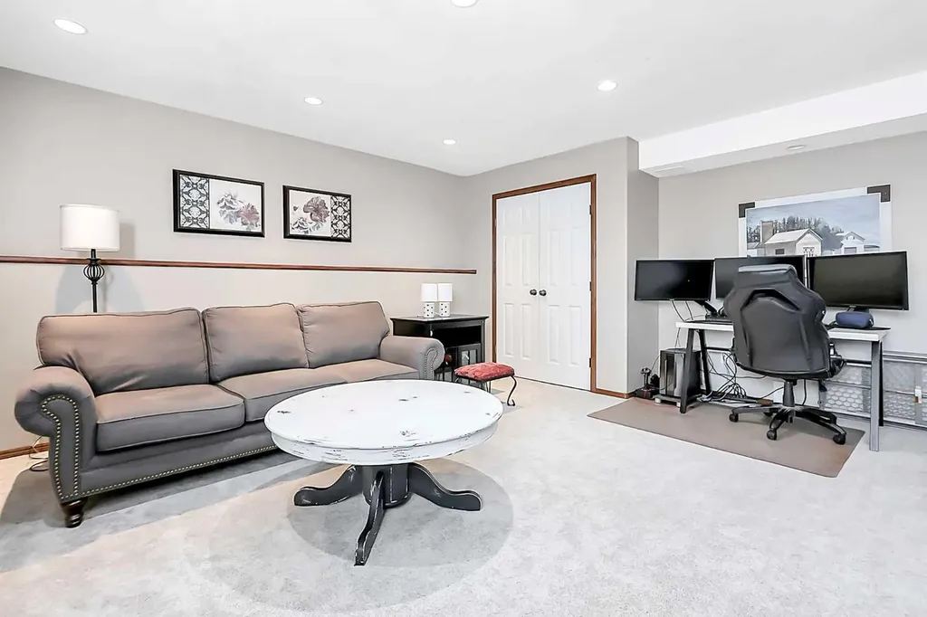 71 Lang Close Red Deer AB T4R2A3