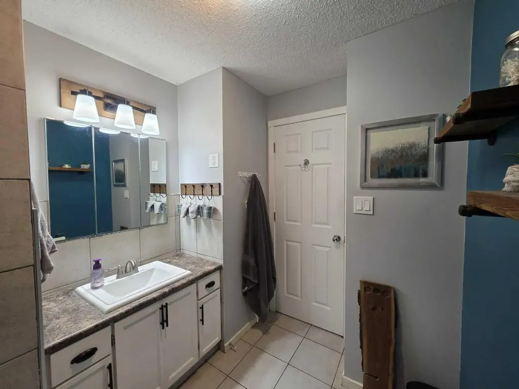 5031 51 Street Islay AB T0B2J0