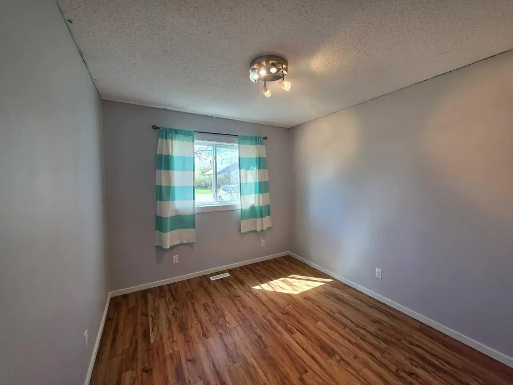 5031 51 Street Islay AB T0B2J0