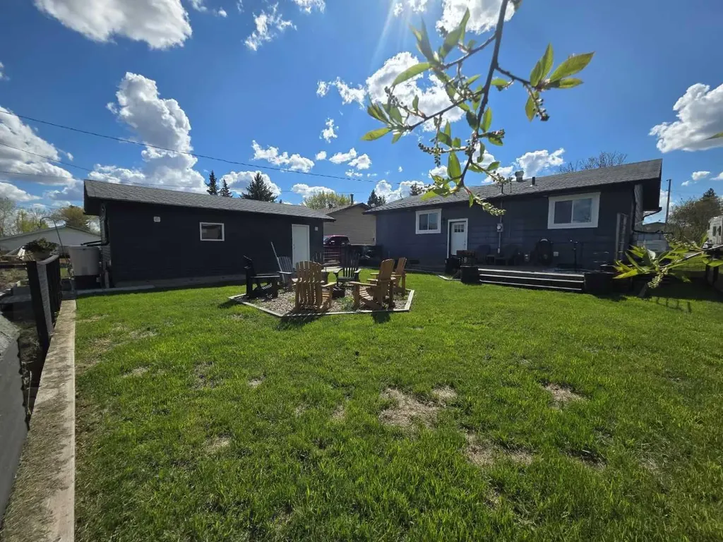 5031 51 Street Islay AB T0B2J0