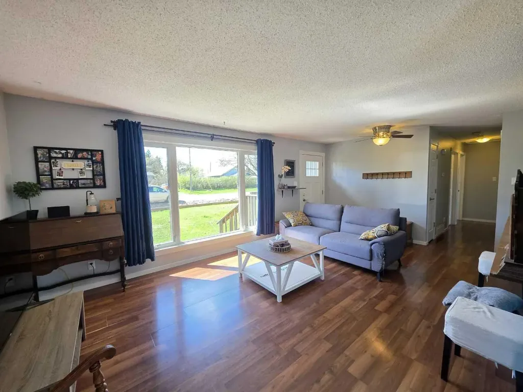 5031 51 Street Islay AB T0B2J0