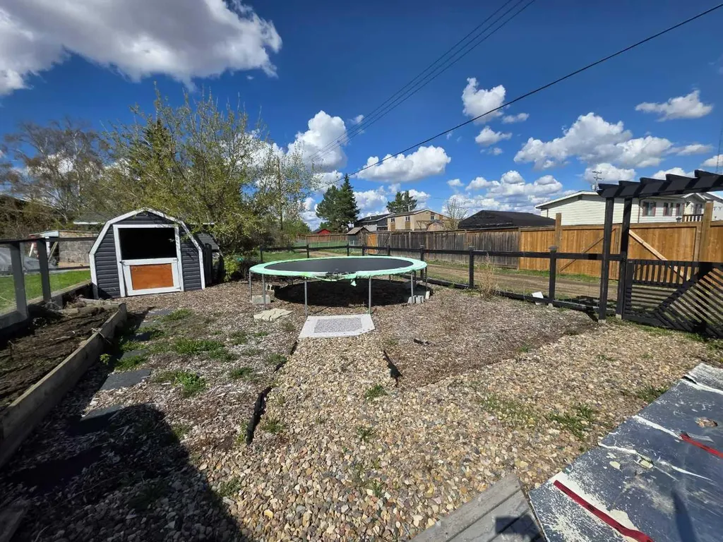 5031 51 Street Islay AB T0B2J0