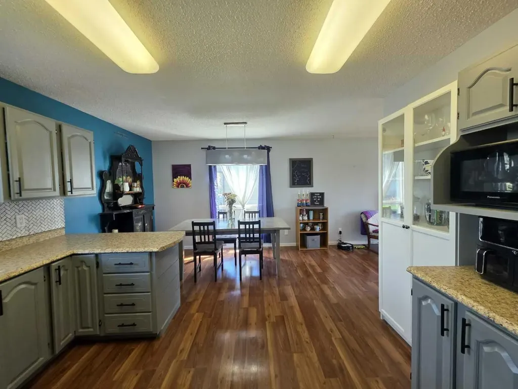 5031 51 Street Islay AB T0B2J0